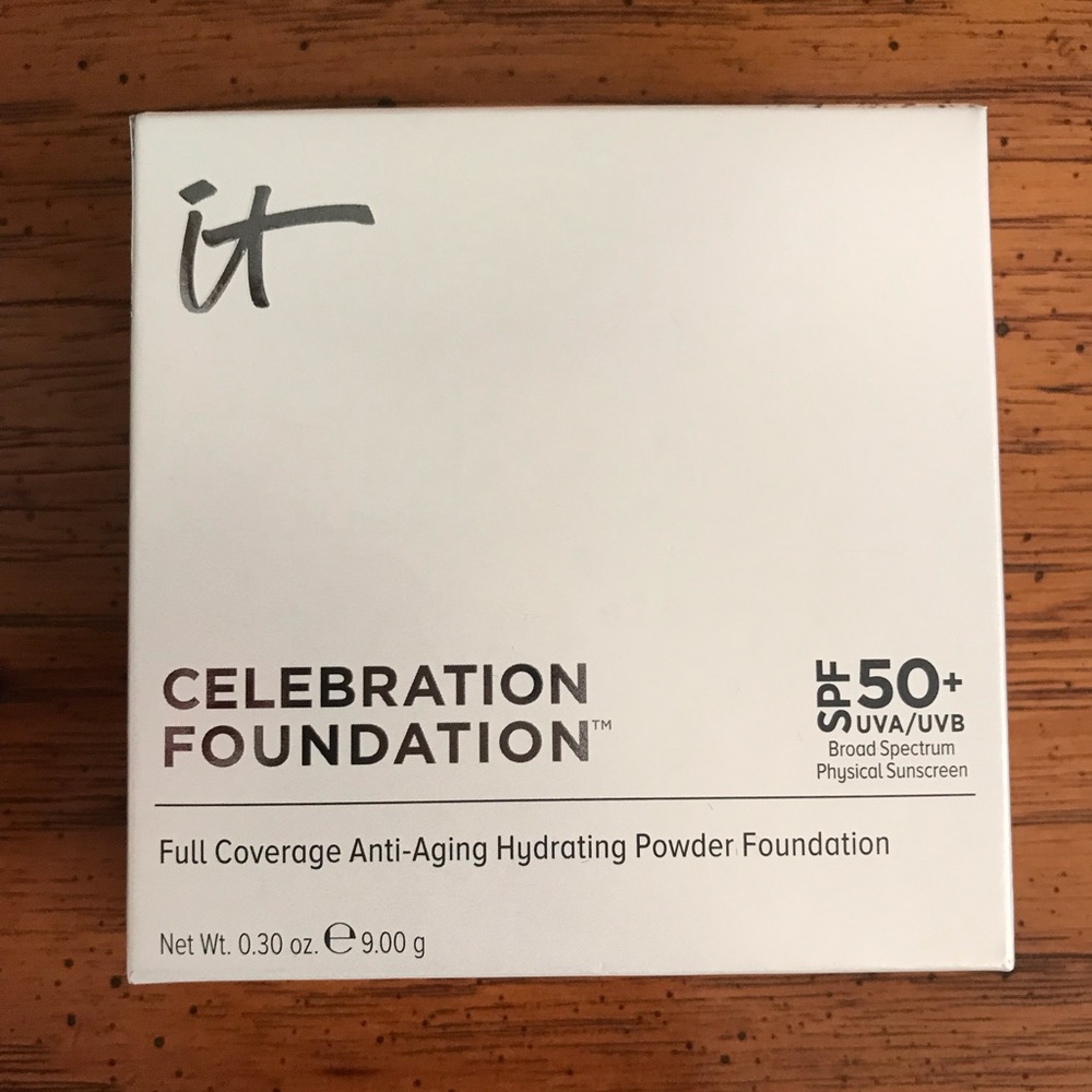 IT Cosmetics Celebration Foundation in Light